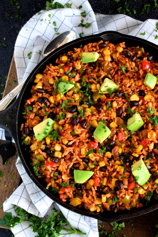 30 Minute Black Bean Corn and Rice Skillet has everything a well-rounded, wholesome meal needs! This is a perfect family dinner with many serving options. Roll it into a burrito or pile it into a bowl with cheese and sour cream on top! #30minute #blackbean #skillet #onepot #dinner