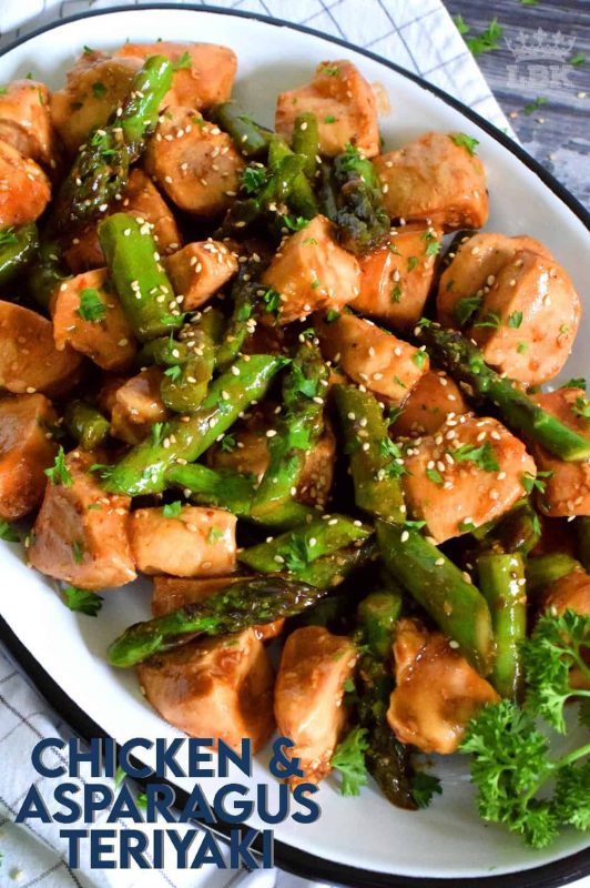 Tender chunks of seasoned chicken breasts sauteed with fresh asparagus in a homemade teriyaki sauce - this healthy dinner is quick, easy, and delicious!#asparagus #chicken #teriyaki #sauce #stirfry #skillet #breasts