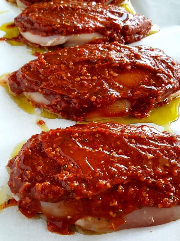 Slightly sweet with a little heat, this easy Indian Spiced Chicken is sure to please the pickiest member of your family. With just a few basic ingredients, you can transform a plain chicken breast into a moist, succulent masterpiece in no time at all! #ketchup #indian #indianspiced #sauce #chickenbreast