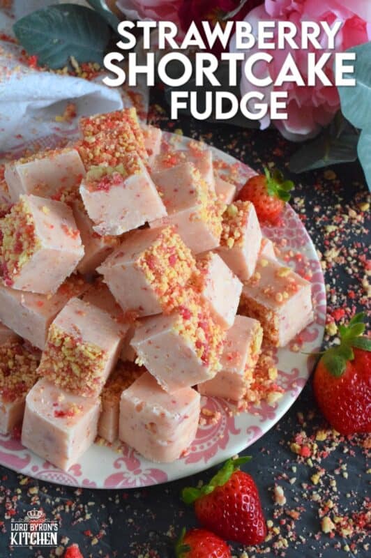 This no-bake fudge recipe is packed full of homemade strawberry shortcake crumbs. Made with melted white chocolate, Strawberry Shortcake Fudge is super easy and fast to make and tastes delicious too!  Perfect for sharing with your favourite valentines! #strawberry #shortcake #fudge #nobake #valentine