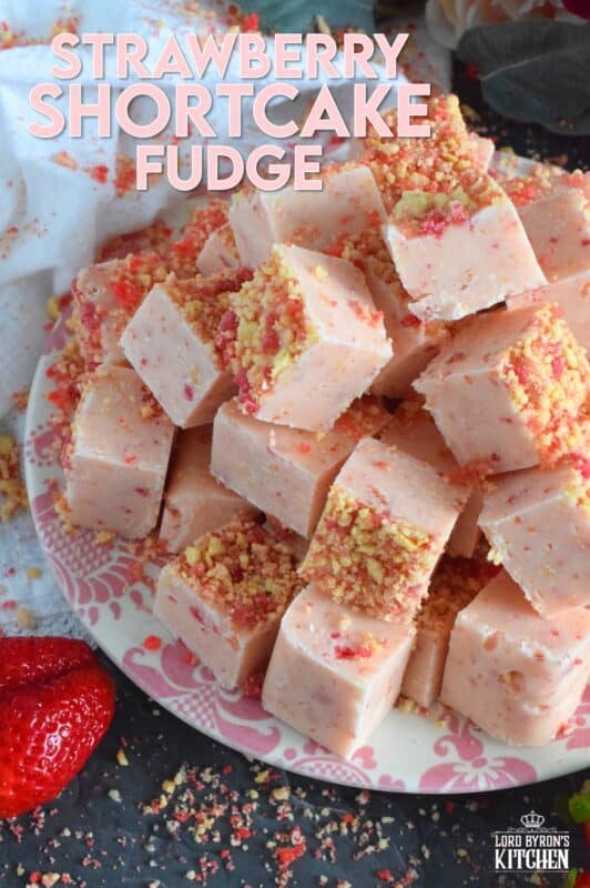 This no-bake fudge recipe is packed full of homemade strawberry shortcake crumbs. Made with melted white chocolate, Strawberry Shortcake Fudge is super easy and fast to make and tastes delicious too!  Perfect for sharing with your favourite valentines! #strawberry #shortcake #fudge #nobake #valentine