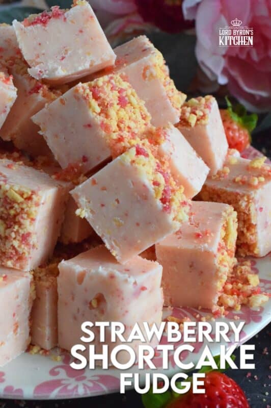This no-bake fudge recipe is packed full of homemade strawberry shortcake crumbs. Made with melted white chocolate, Strawberry Shortcake Fudge is super easy and fast to make and tastes delicious too!  Perfect for sharing with your favourite valentines! #strawberry #shortcake #fudge #nobake #valentine