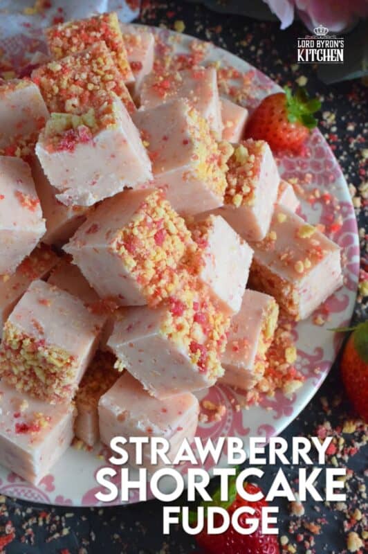 This no-bake fudge recipe is packed full of homemade strawberry shortcake crumbs. Made with melted white chocolate, Strawberry Shortcake Fudge is super easy and fast to make and tastes delicious too!  Perfect for sharing with your favourite valentines! #strawberry #shortcake #fudge #nobake #valentine