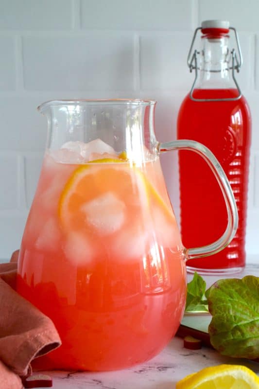 There’s nothing like the taste of perfectly sweet and tart flavour of homemade Rhubarb Lemonade on a hot summer day. Prepared with lots of freshly squeezed lemon juice and an easy-to-prepare rhubarb simple syrup, this drink is sure to quench your thirst and wake up your senses! #lemonade #rhubarb #homemade